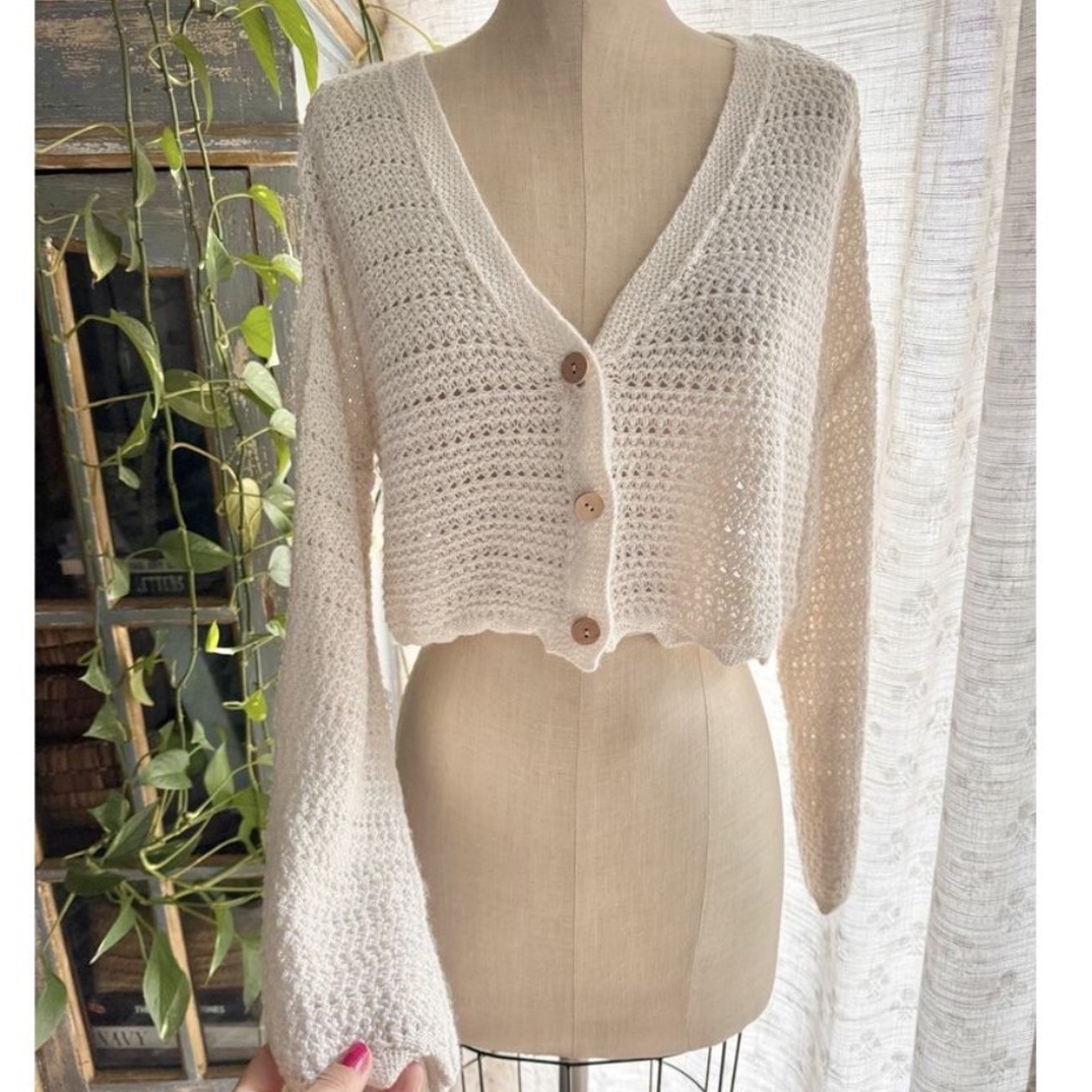 Y2K Crochet Knit Cropped Cardigan Shrug Open Knit Wooden Buttons Size Medium